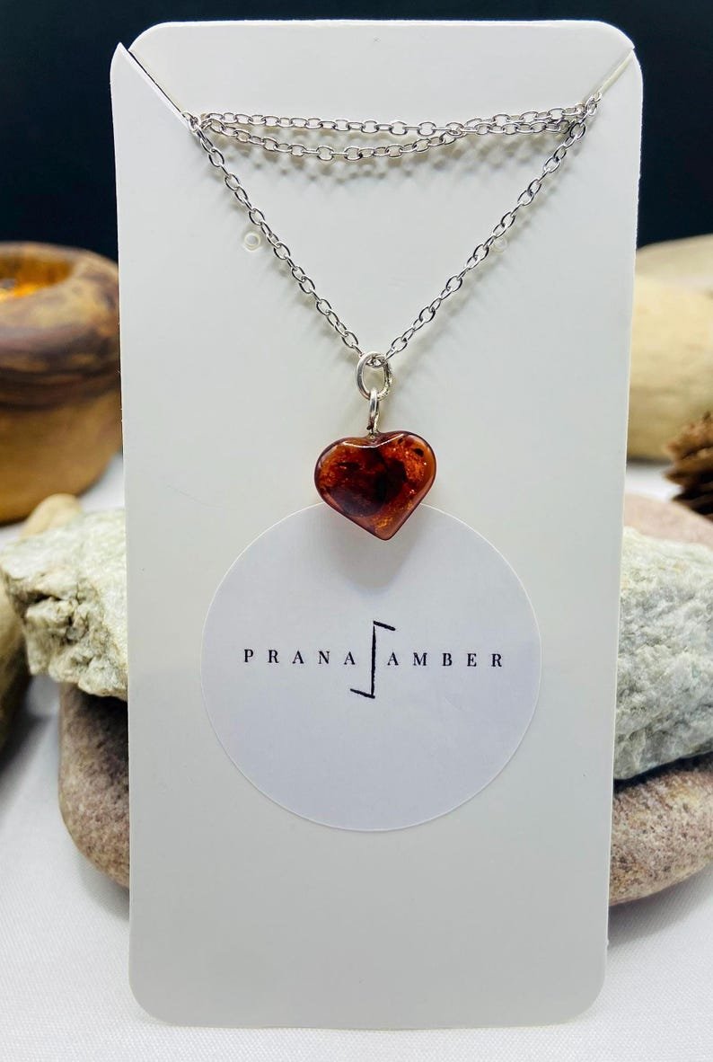 Ķiršu krāsas Baltijas Dzintara sirsniņas 2 variācijās