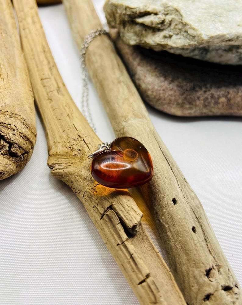 Ķiršu krāsas Baltijas Dzintara sirsniņas 2 variācijās