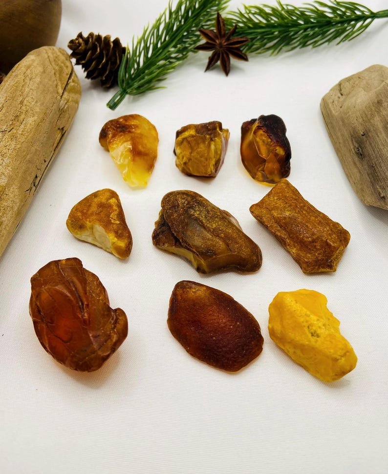 Augstākās kvalitātes neapstrādāti Dzintara gabali 20-100 grami