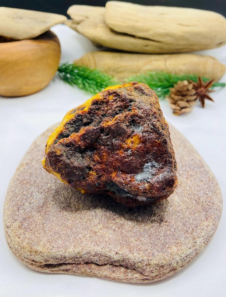 56548094-r-il-70efc6-7598398445-il_794xN.7598398445_q5w4 97 gramus liels Baltijas Dzintara gabals sviesta krāsā