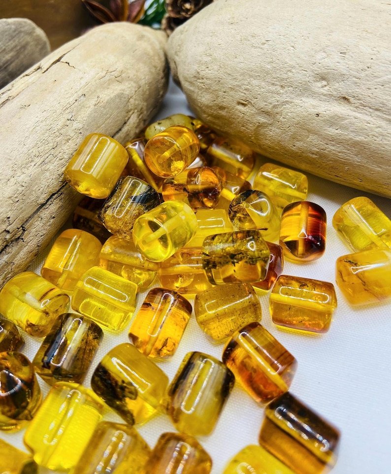 Cilindra formas Baltijas Dzintara daudzkrāsainas pērlītes