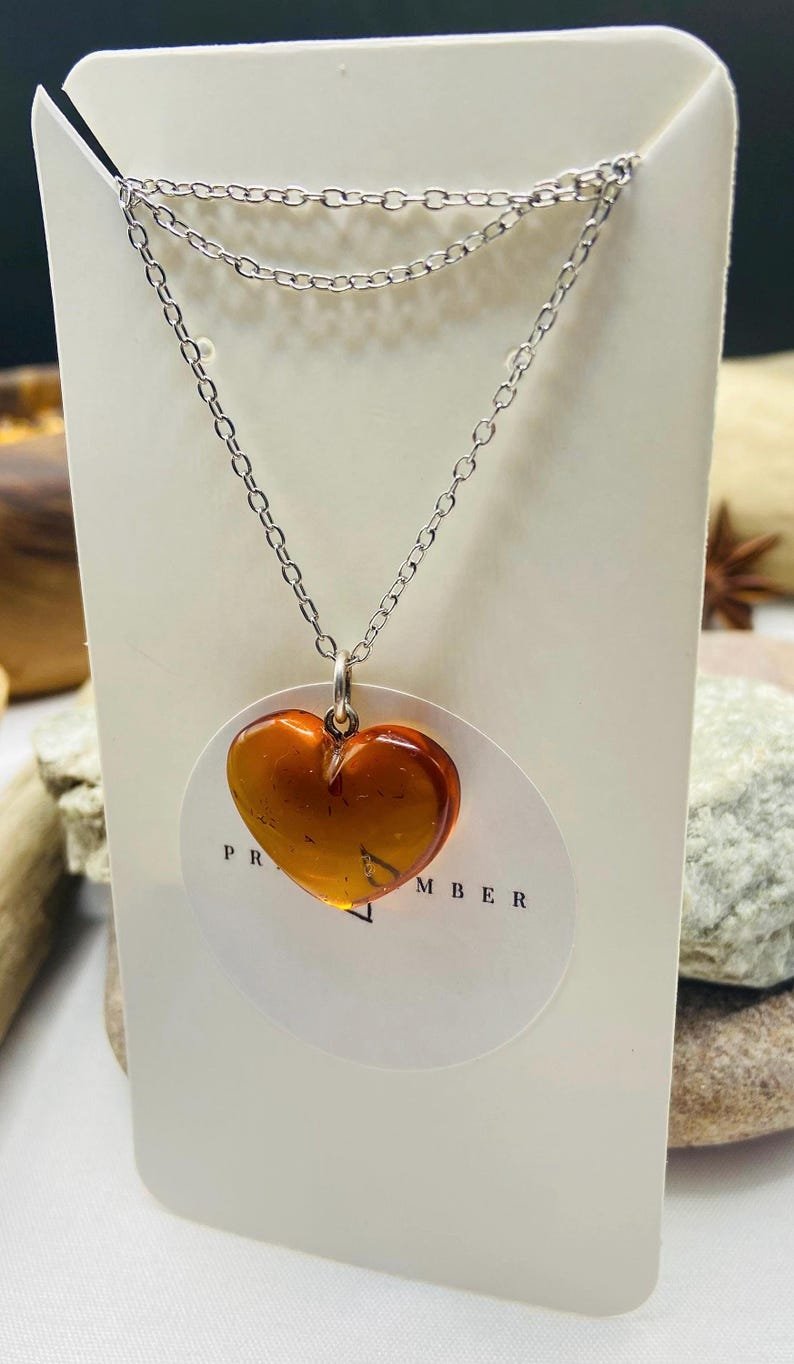 Ķiršu krāsas Baltijas Dzintara sirsniņas 2 variācijās