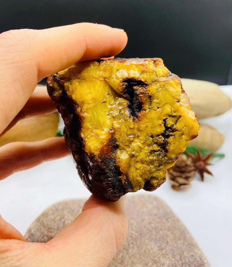 56548094-r-il-7eaa80-7598396637-il_794xN.7598396637_8657 97 gramus liels Baltijas Dzintara gabals sviesta krāsā