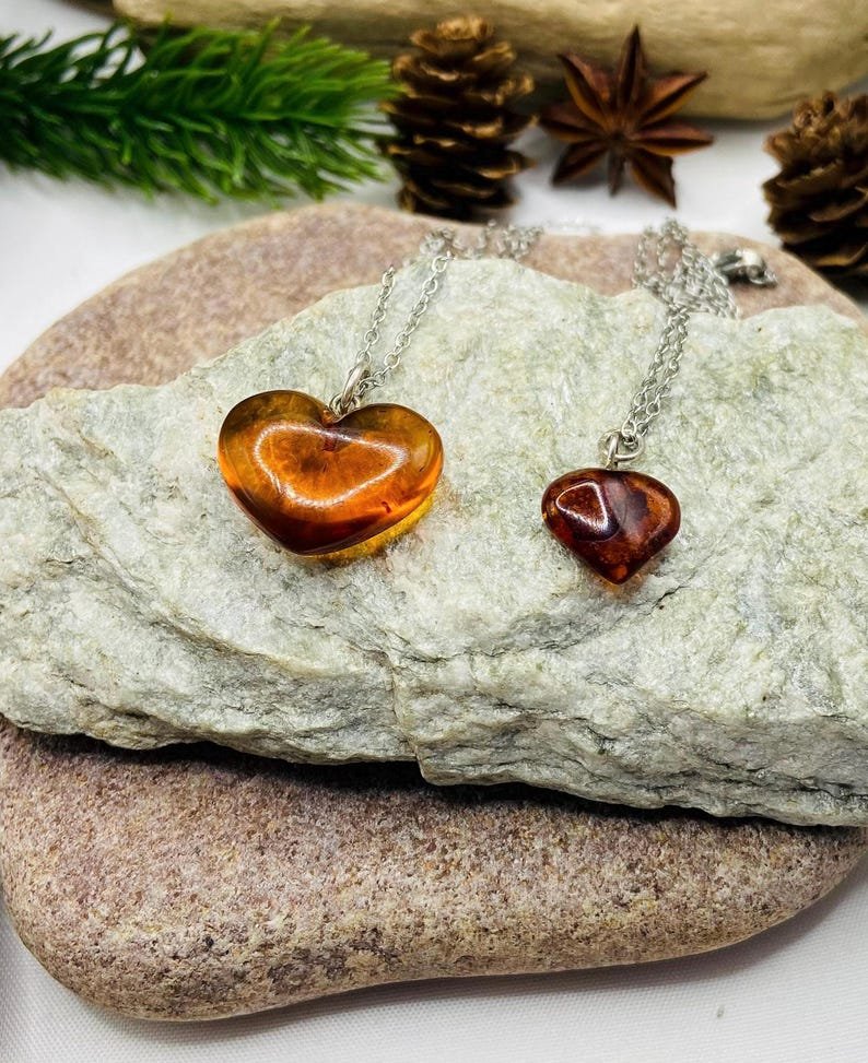 Ķiršu krāsas Baltijas Dzintara sirsniņas 2 variācijās