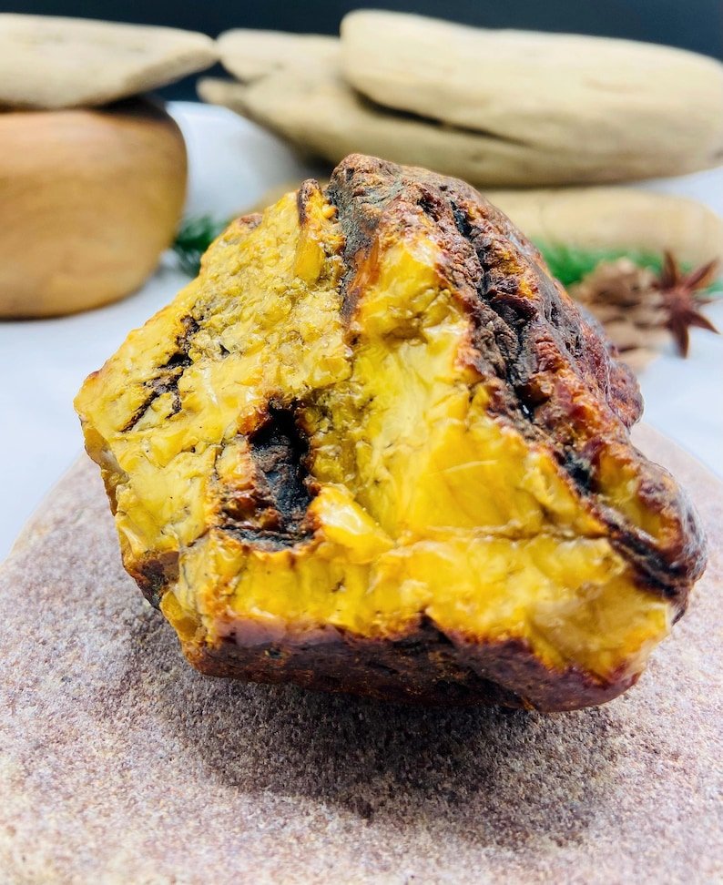 56548094-r-il-911445-7550454264-il_794xN.7550454264_6ufy 97 gramus liels Baltijas Dzintara gabals sviesta krāsā