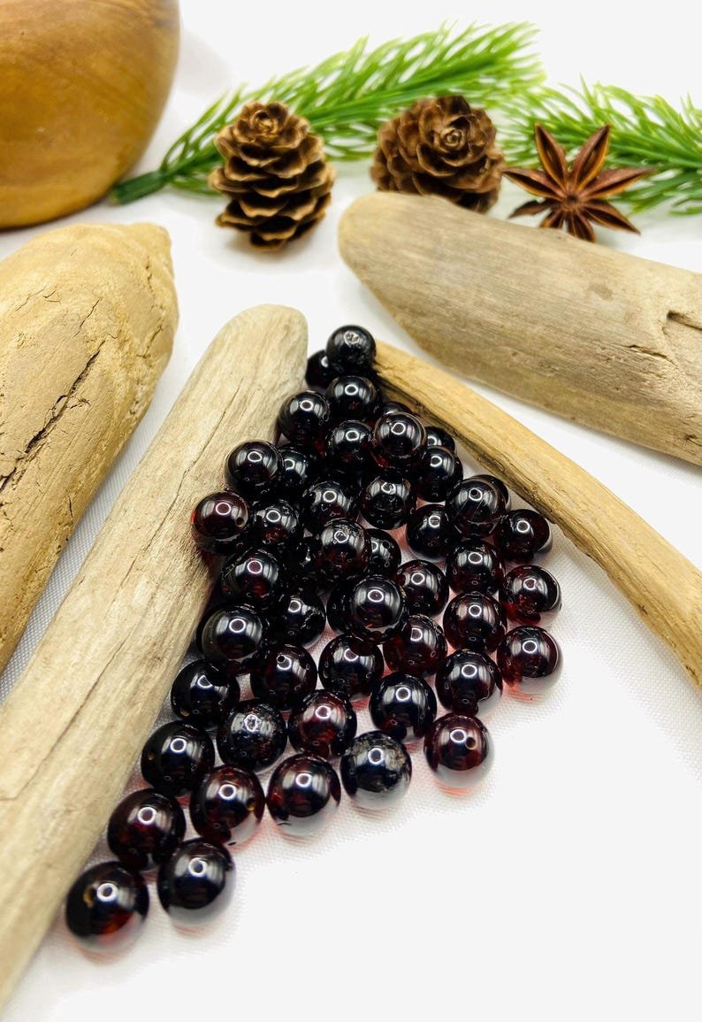 56548094-r-il-91c2d2-7590051462-il_794xN.7590051462_bzk2 8mm Tumšās ķiršu Baltijas dzintara apaļās pērlītes