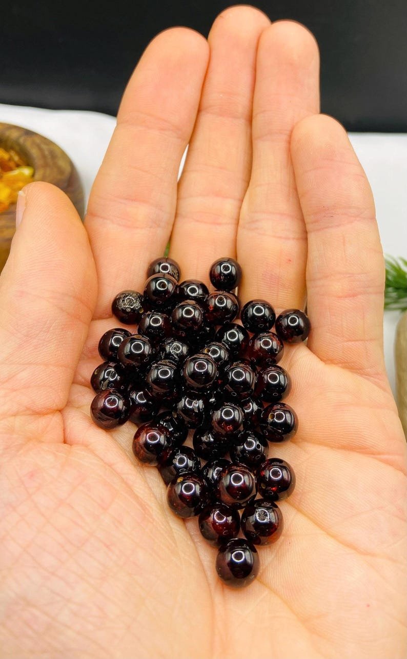 56548094-r-il-949afc-7638007809-il_794xN.7638007809_fci3 8mm Tumšās ķiršu Baltijas dzintara apaļās pērlītes