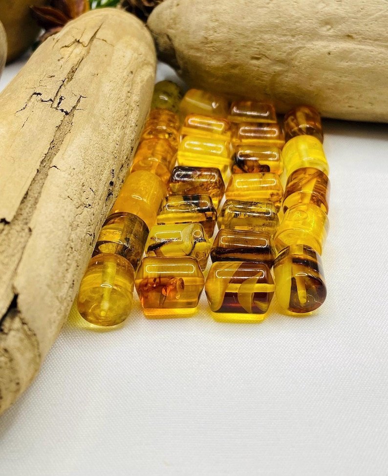 Cilindra formas Baltijas Dzintara daudzkrāsainas pērlītes