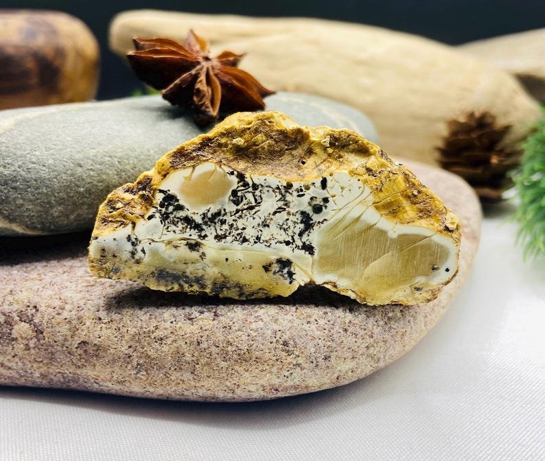 56548094-r-il-ab143f-7630385496-il_794xN.7630385496_1ab9 Baltās krāsas milzīgs Dzintara gredzens ar apzeltītu sudrabu