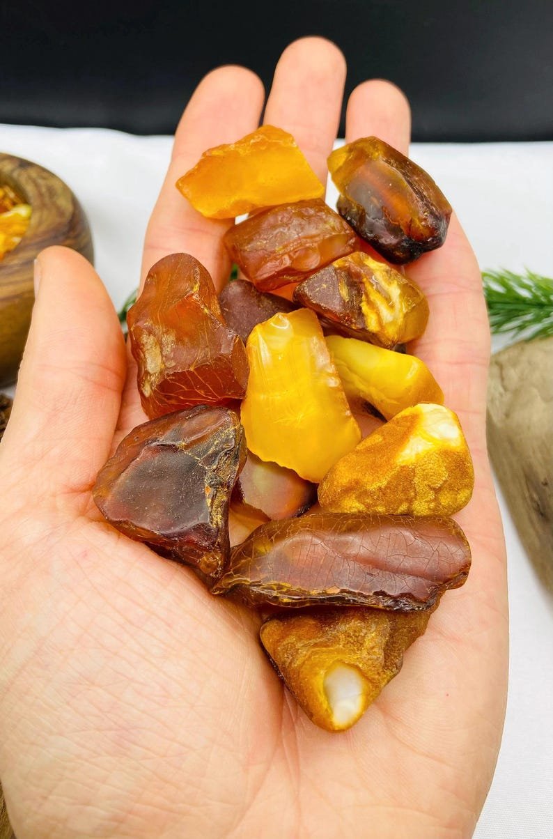 Augstākās kvalitātes neapstrādāti Dzintara gabali 20-100 grami