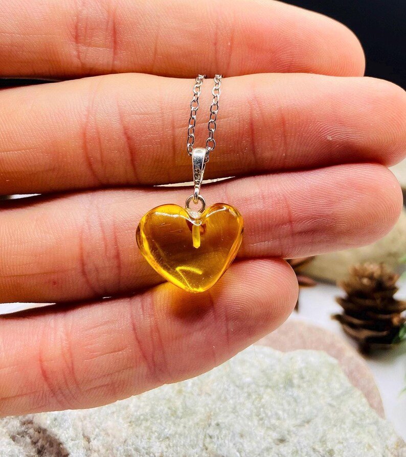 Dzeltenas dzintara sirsniņas ar sudrabu 2 variācijās