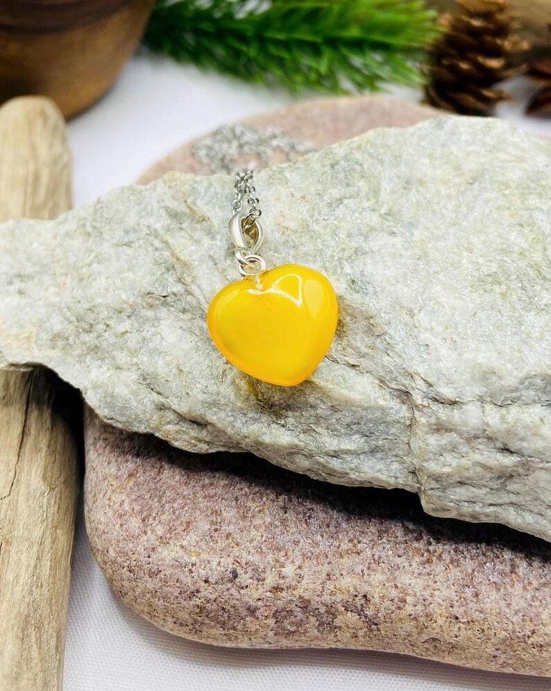 Dzeltenas dzintara sirsniņas ar sudrabu 2 variācijās