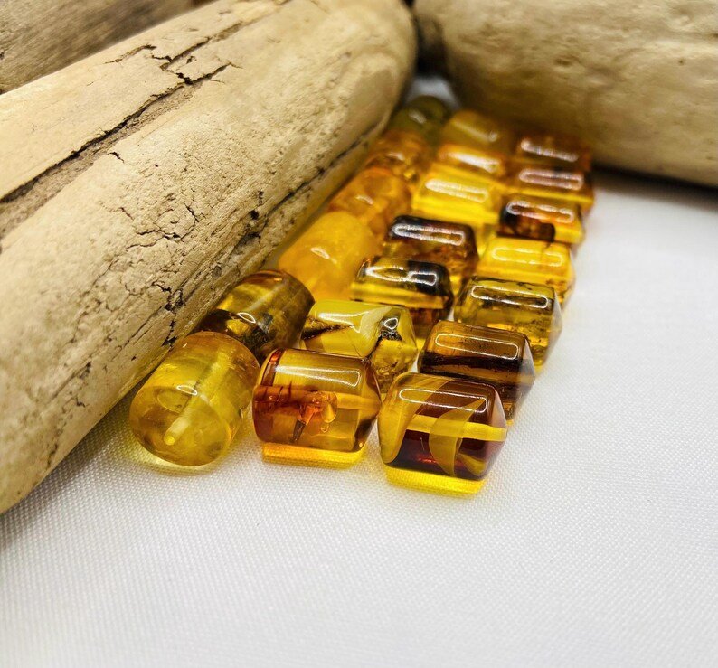 Cilindra formas Baltijas Dzintara daudzkrāsainas pērlītes