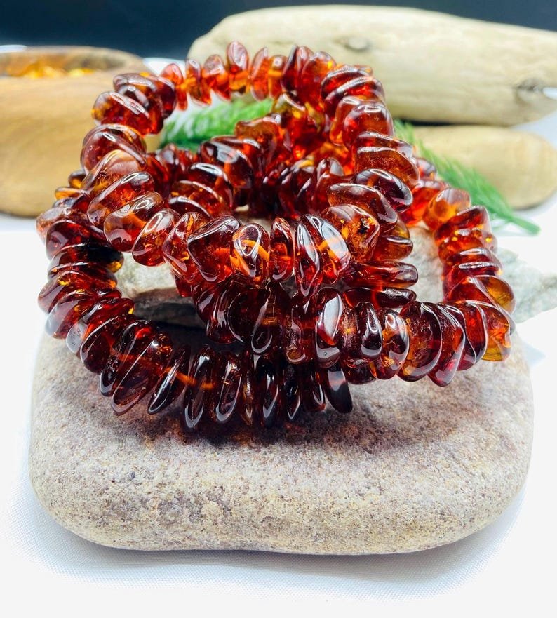 56548094-r-il-da2cb5-7542810186-il_794xN.7542810186_p1au Dzintara ķiršu krāsas šķelto pērlīšu aproce