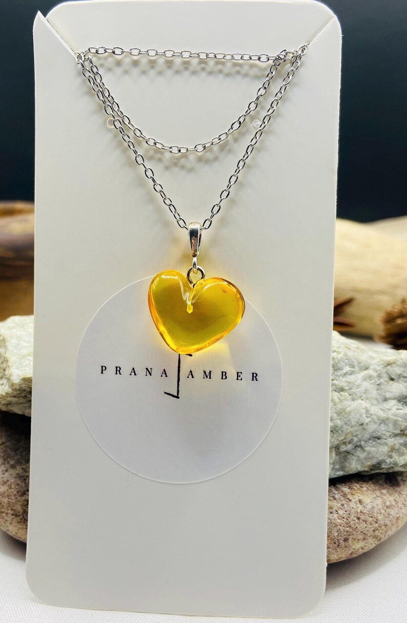 Dzeltenas dzintara sirsniņas ar sudrabu 2 variācijās