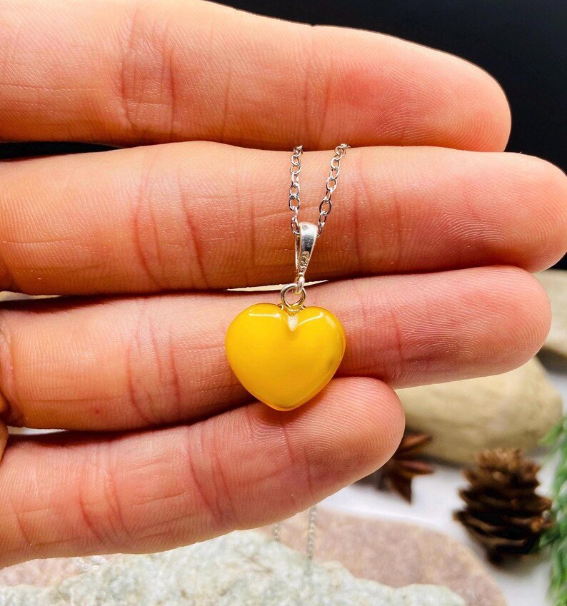 Dzeltenas dzintara sirsniņas ar sudrabu 2 variācijās