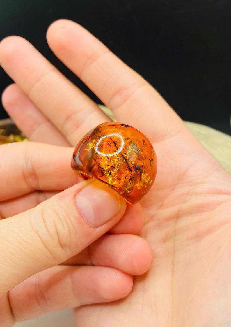 56548094-r-il-ea7460-7623551272-il_794xN.7623551272_ms8m Neatkārtojams Baltijas Dzintara lielizmēra gredzens sievietēm