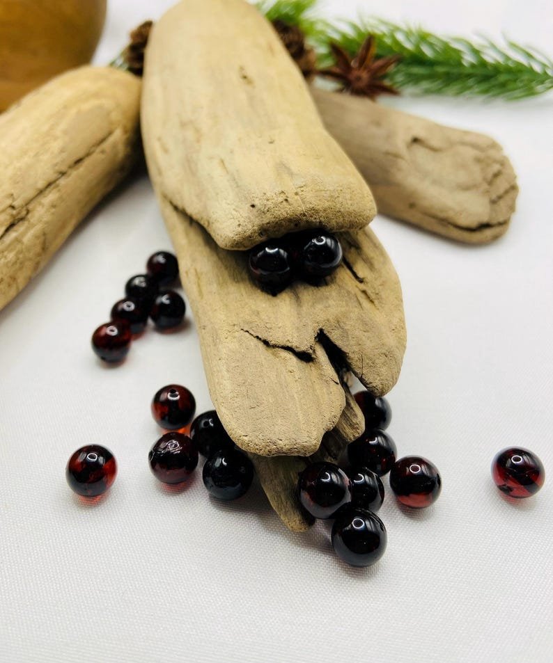 56548094-r-il-eb07e8-7638007319-il_794xN.7638007319_l0xx 8mm Tumšās ķiršu Baltijas dzintara apaļās pērlītes