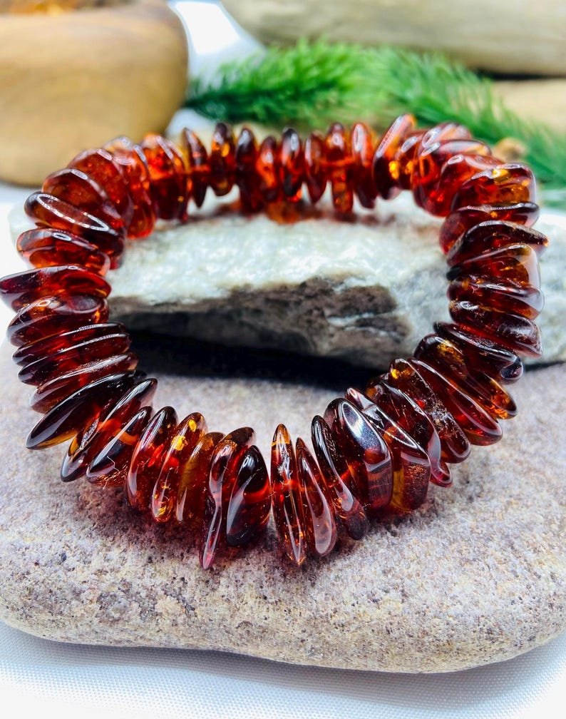 56548094-r-il-f491f2-7590745131-il_794xN.7590745131_8qov Dzintara ķiršu krāsas šķelto pērlīšu aproce