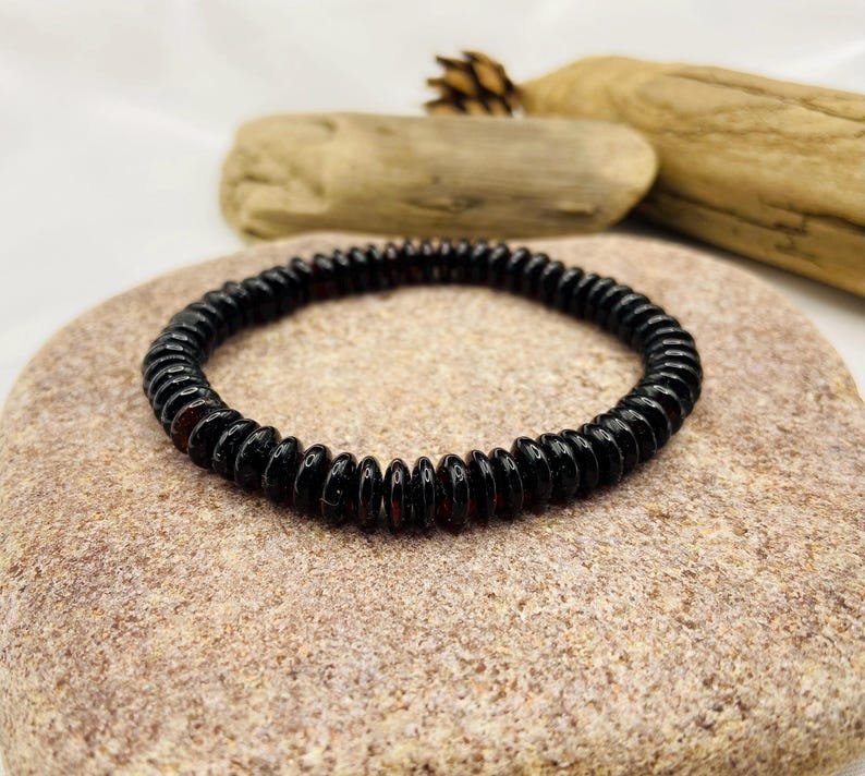 Rondelle formas ķiršu toņa smalka Dzintara rokassprādze