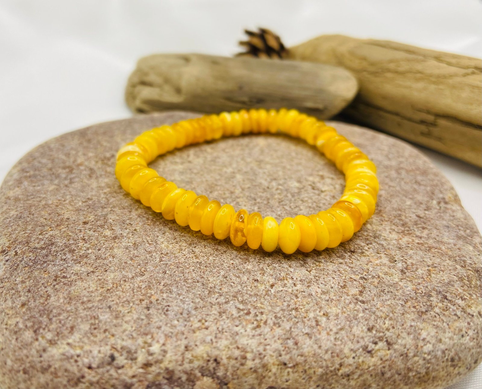 Rondelle formas sviesta toņa smalka Dzintara rokassprādze