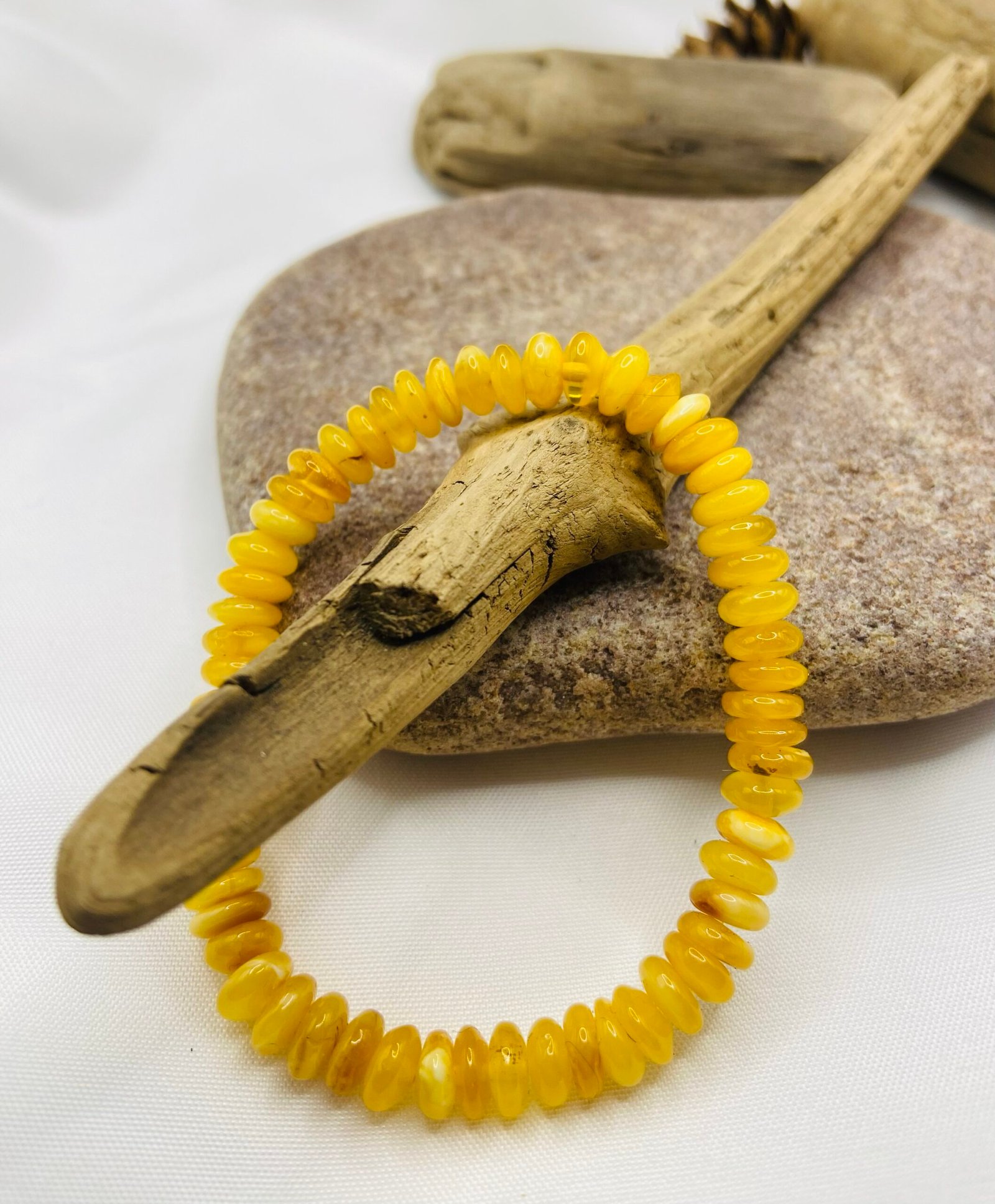 Rondelle formas sviesta toņa smalka Dzintara rokassprādze