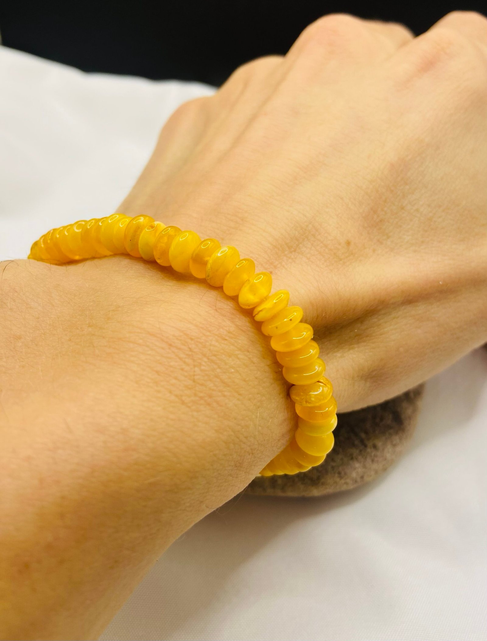 Rondelle formas sviesta toņa smalka Dzintara rokassprādze