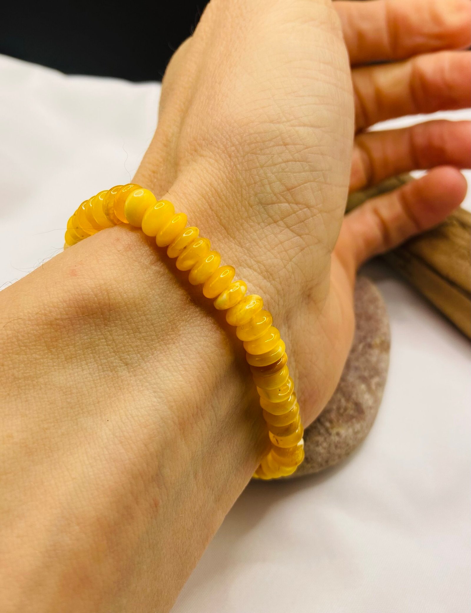 Rondelle formas sviesta toņa smalka Dzintara rokassprādze