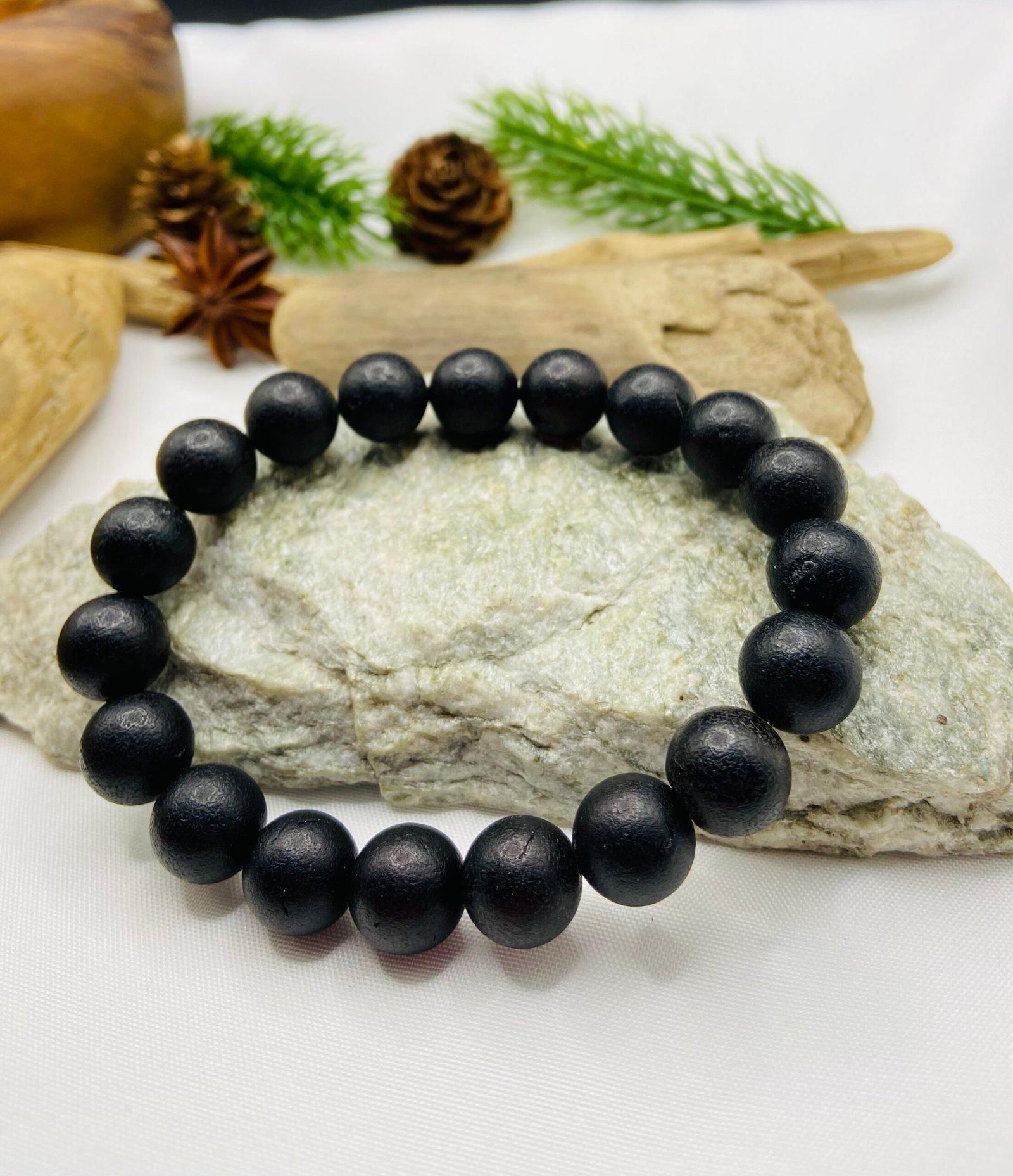 11mm Apaļo pērlīšu tumšās krāsas pulēta Dzintara aproce