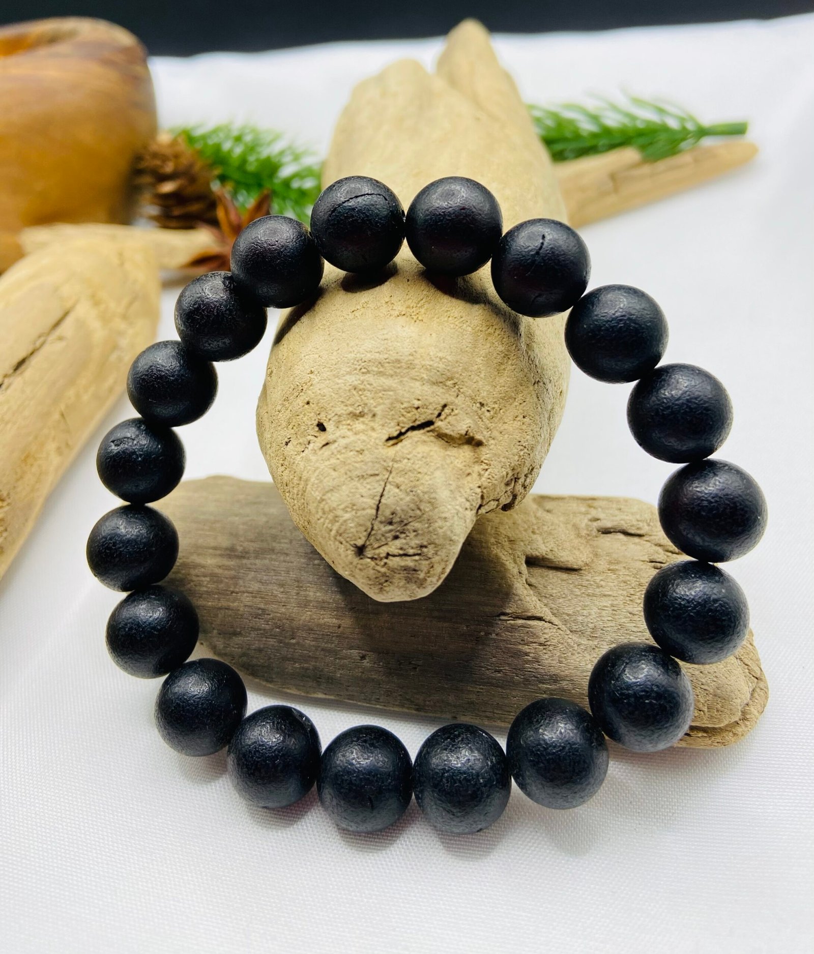 11mm Apaļo pērlīšu tumšās krāsas pulēta Dzintara aproce