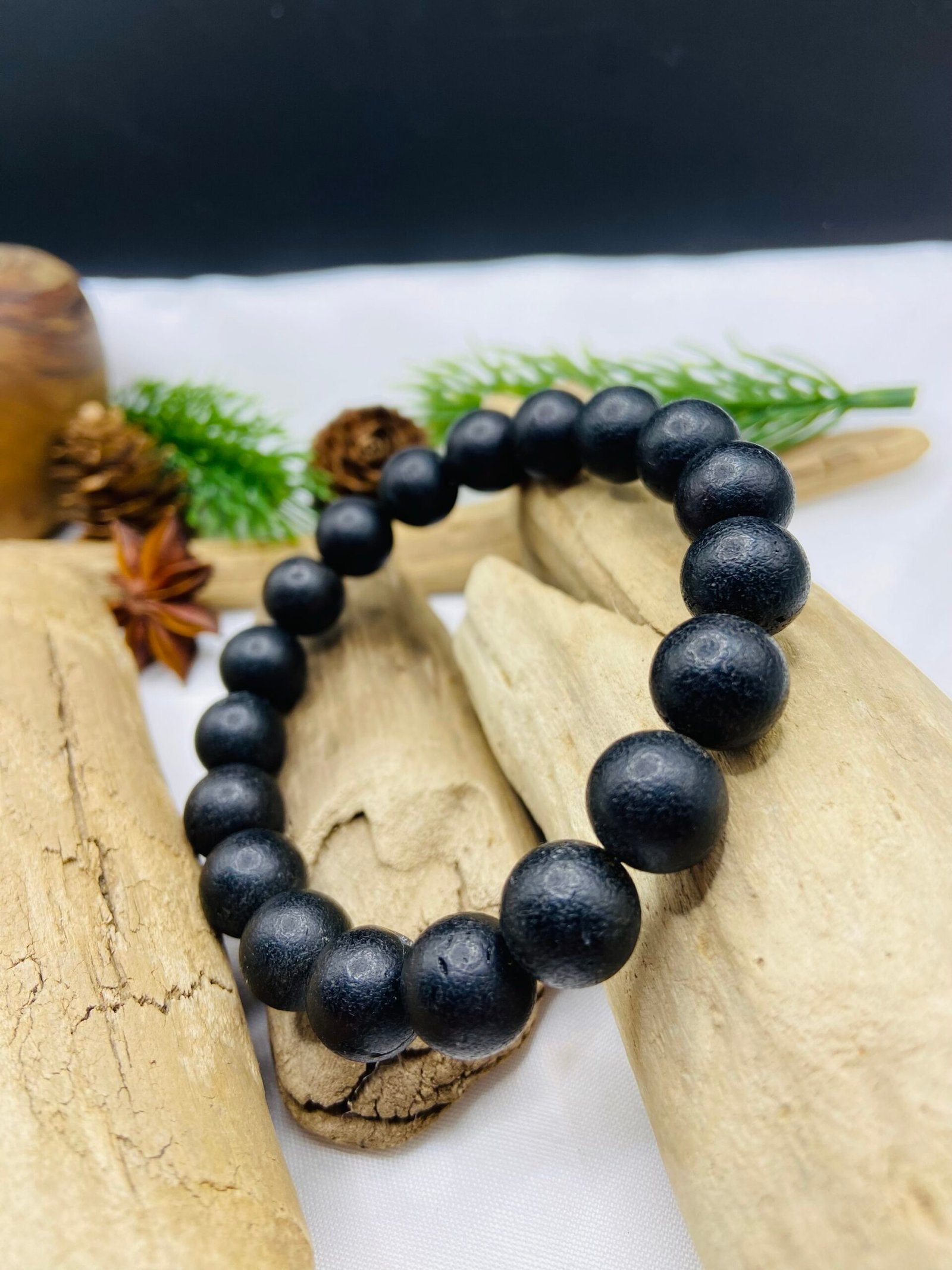 11mm Apaļo pērlīšu tumšās krāsas pulēta Dzintara aproce