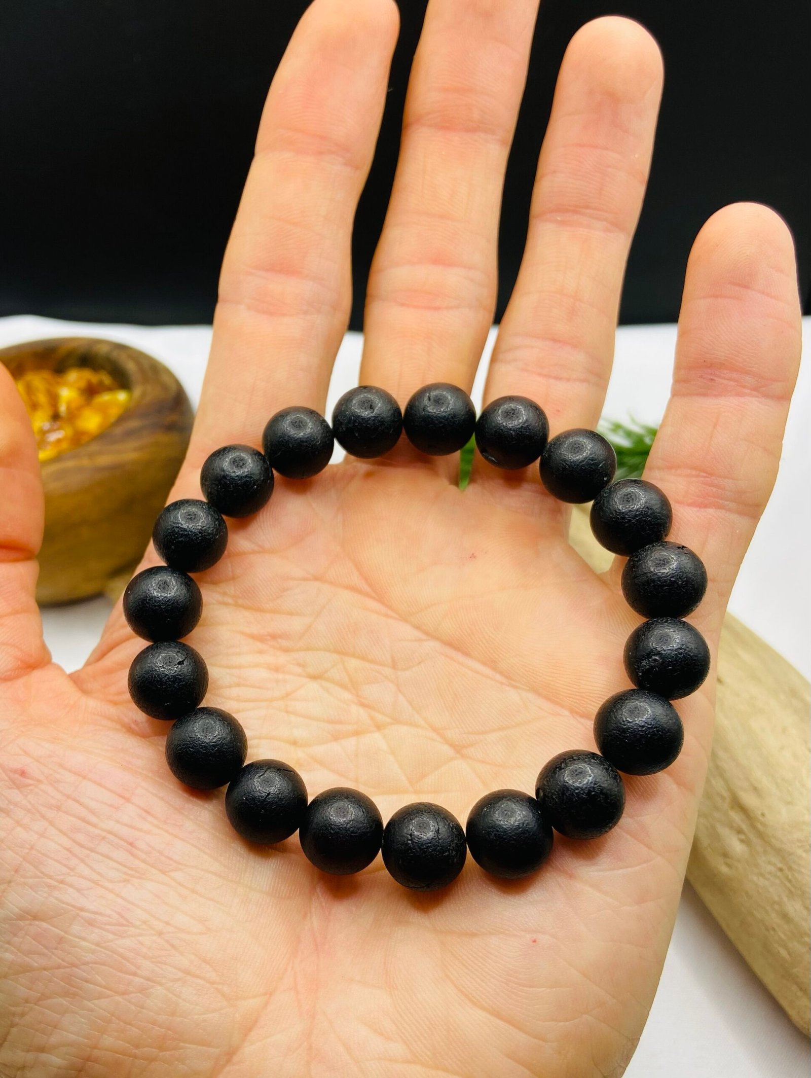 11mm Apaļo pērlīšu tumšās krāsas pulēta Dzintara aproce