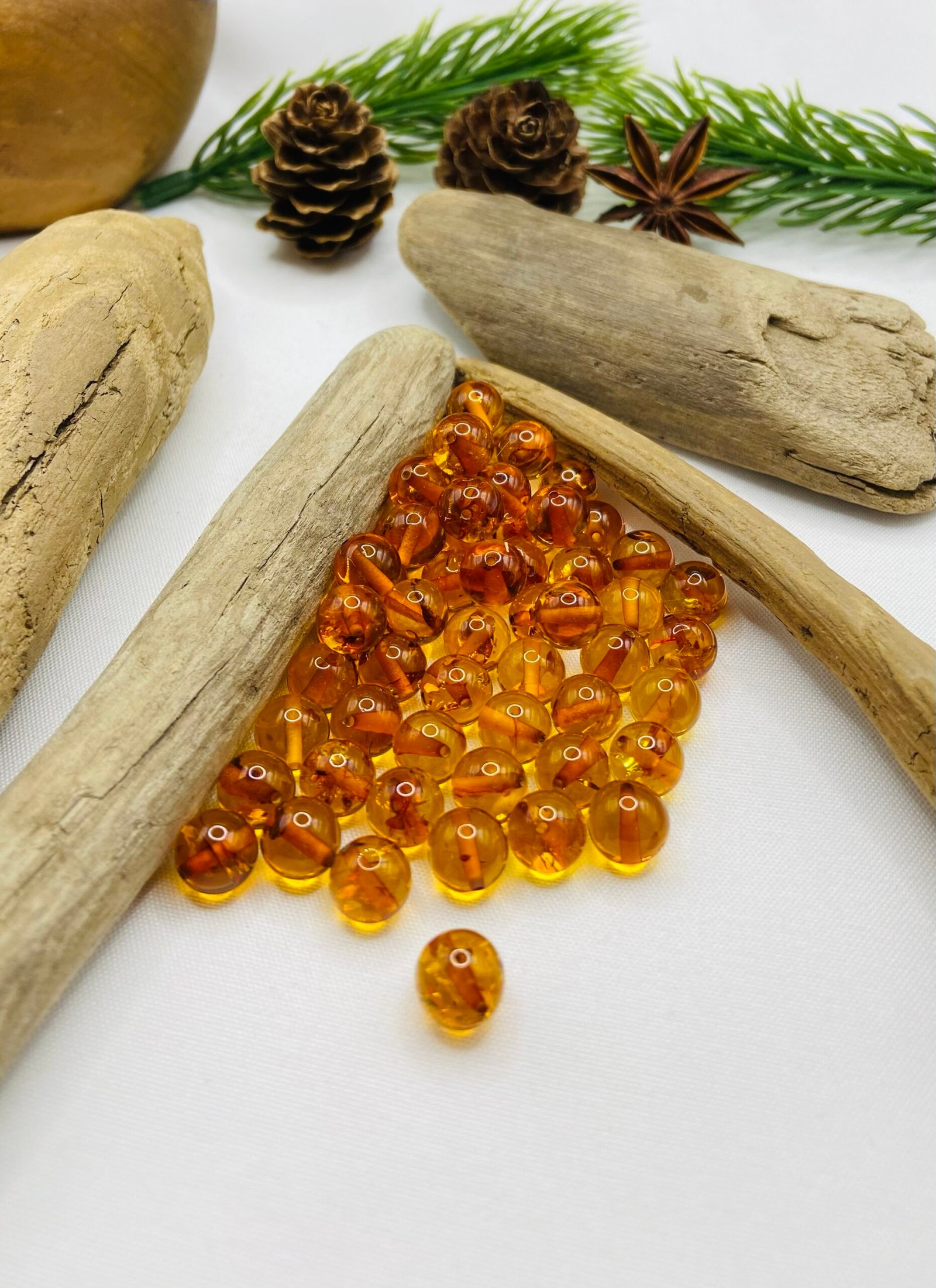 8mm Konjaka krāsas Baltijas dzintara apaļās pērlītes