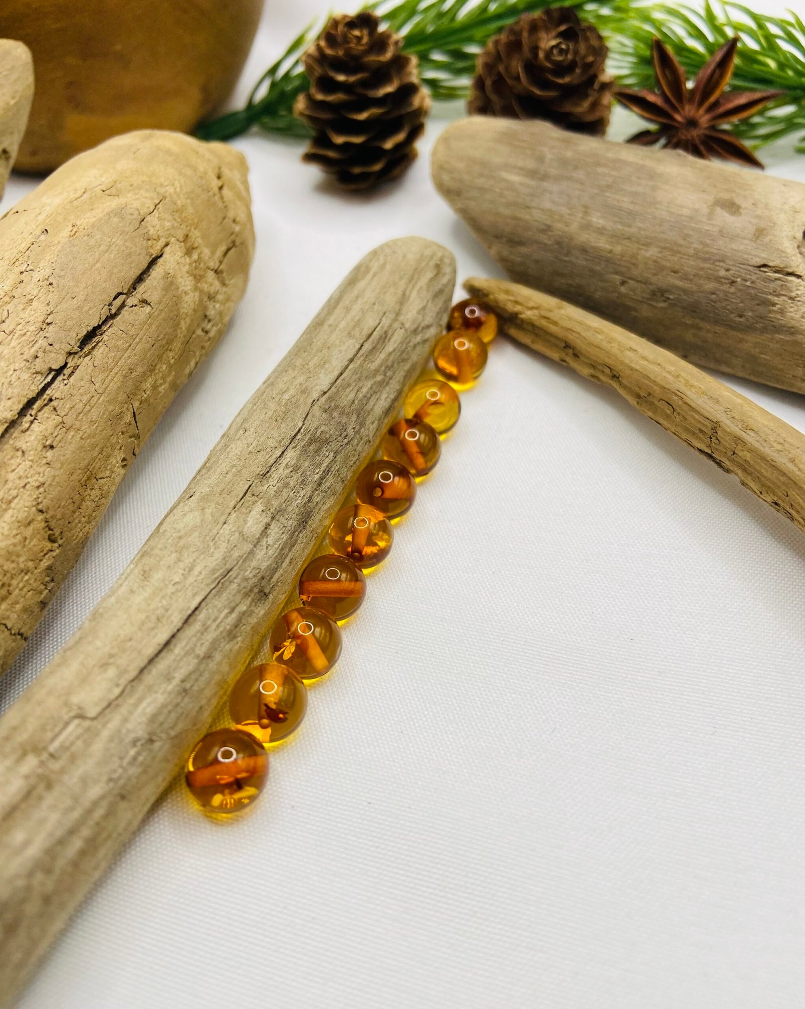 8mm Konjaka krāsas Baltijas dzintara apaļās pērlītes