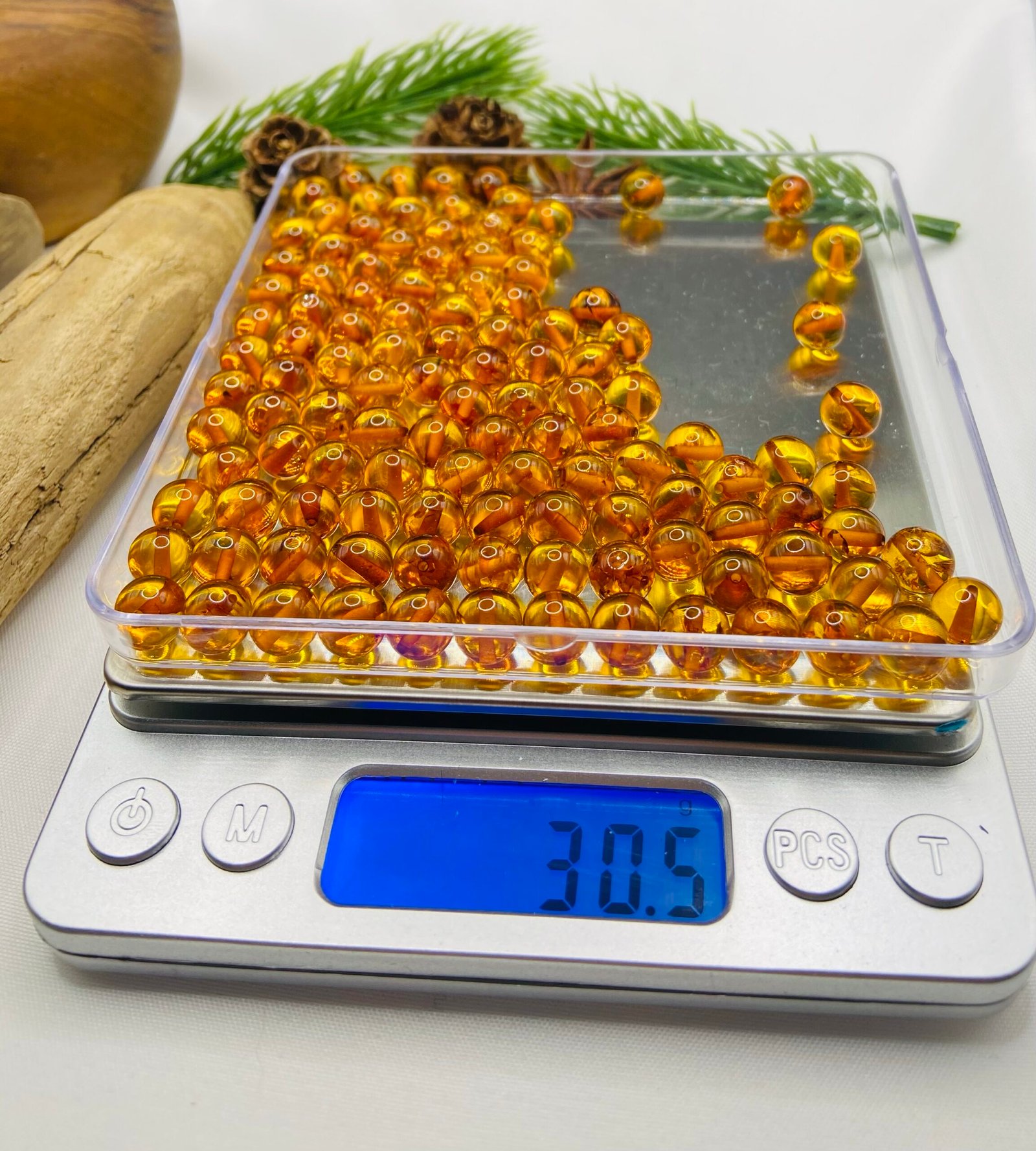 8mm Konjaka krāsas Baltijas dzintara apaļās pērlītes