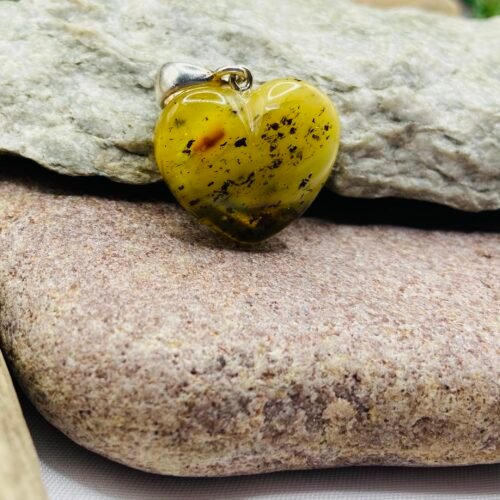 img_7416 Zaļas krāsas Baltijas Dzintara sirsniņa ar sudraba detaļu