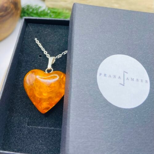 img_7435 Liela vintāžas stila dzintara sirsniņa ar sudraba detaļu