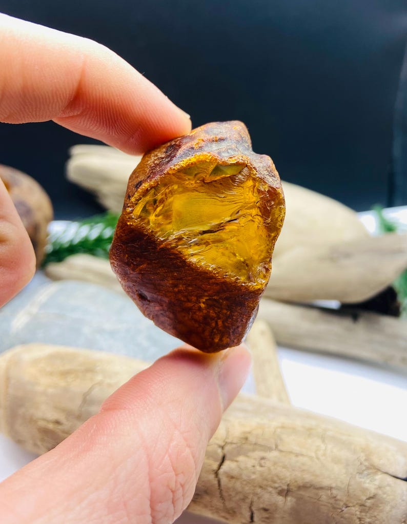 Ļoti īpašs Baltijas dzintara neapstrādāts gabals -14 grami
