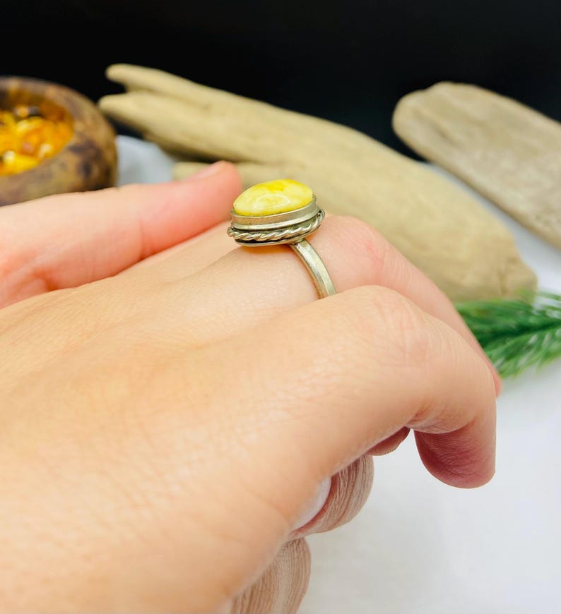 Regulējams vintāžas dzintara gredzens no 1980. gadiem