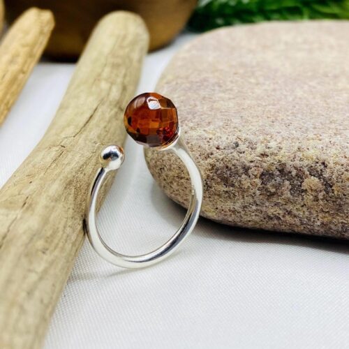 Regulējams Sudraba dzintara gredzens, fasetēts sarkanais akmens