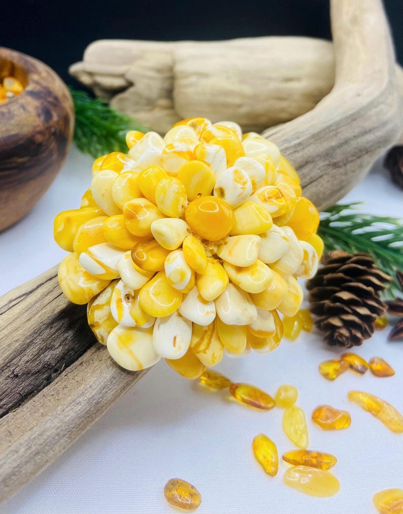 Izšūta vintāžas dzintara puķes broša, Ļoti unikāls roku darbs