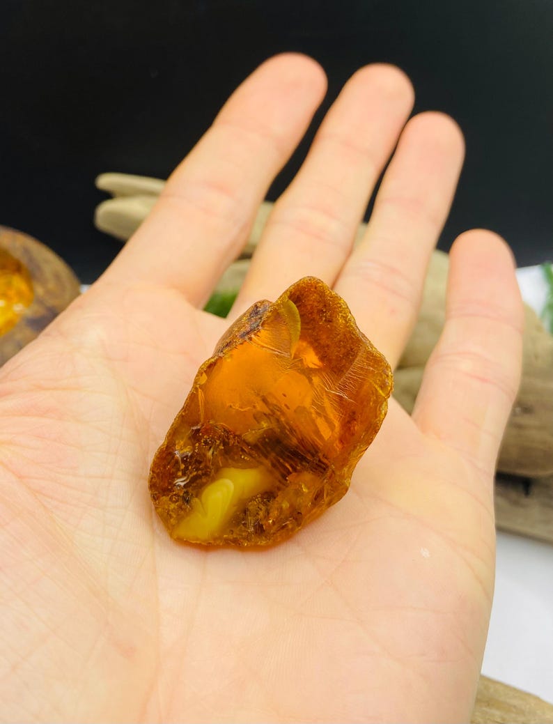 Ļoti īpašs Baltijas dzintara neapstrādāts gabals -14 grami