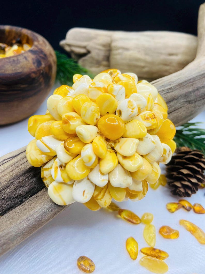 Izšūta vintāžas dzintara puķes broša, Ļoti unikāls roku darbs