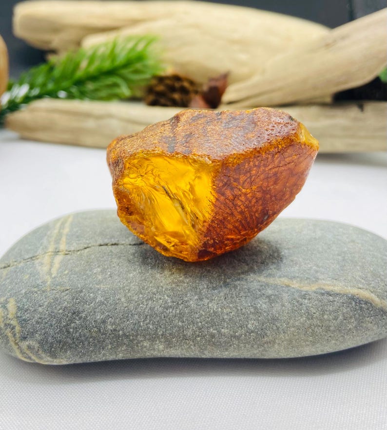 Ļoti īpašs Baltijas dzintara neapstrādāts gabals -14 grami