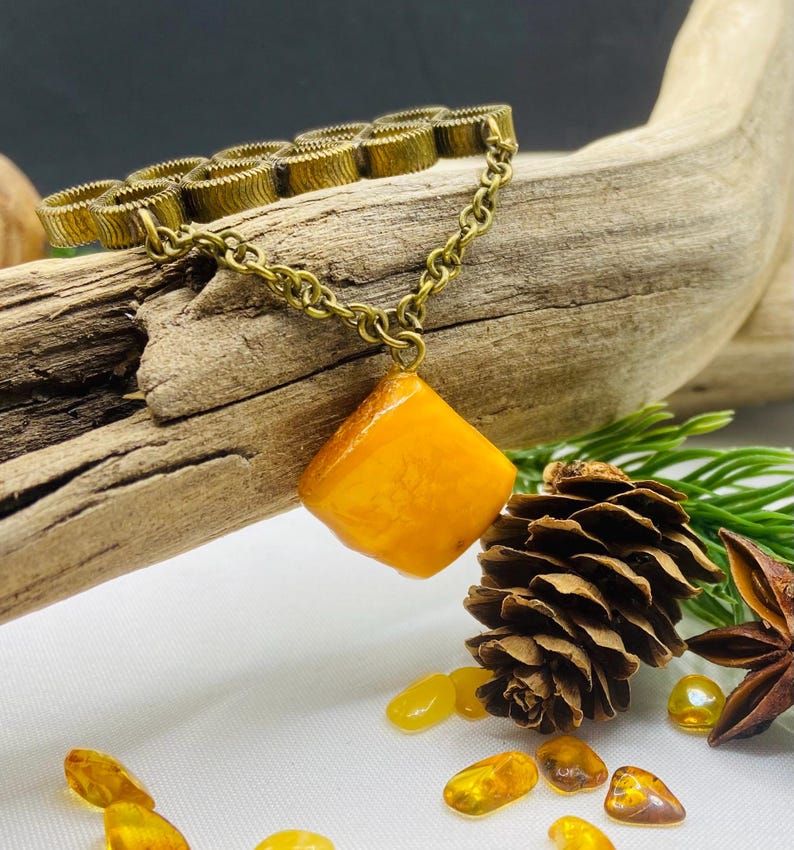 56548094-r-il-5ec86d-7676769218-il_794xN.7676769218_nfw9 Vecmodīga Baltijas dzintara padomju piespraude no 1980. gadiem