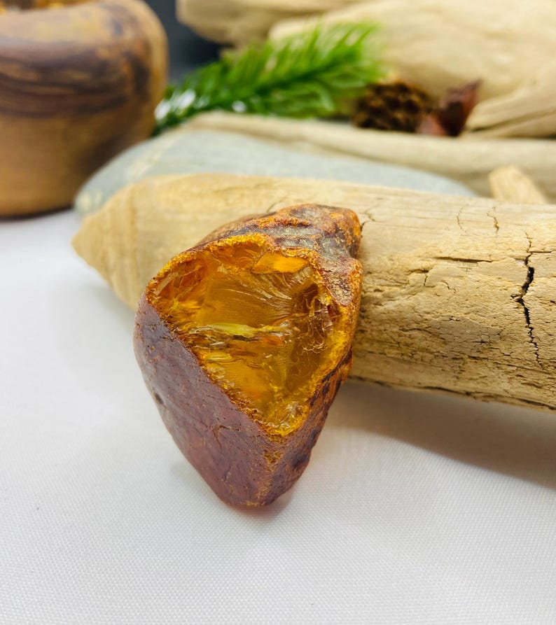 Ļoti īpašs Baltijas dzintara neapstrādāts gabals -14 grami