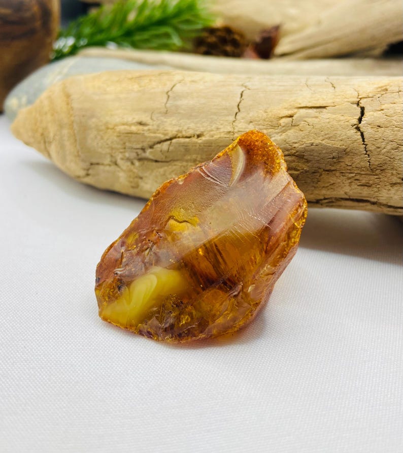 Ļoti īpašs Baltijas dzintara neapstrādāts gabals -14 grami