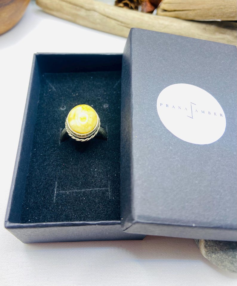 Regulējams vintāžas dzintara gredzens no 1980. gadiem