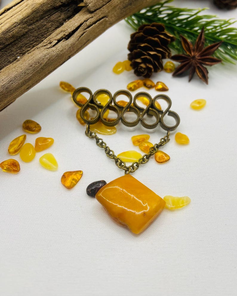 56548094-r-il-76ae47-7676769378-il_794xN.7676769378_rlja Vecmodīga Baltijas dzintara padomju piespraude no 1980. gadiem