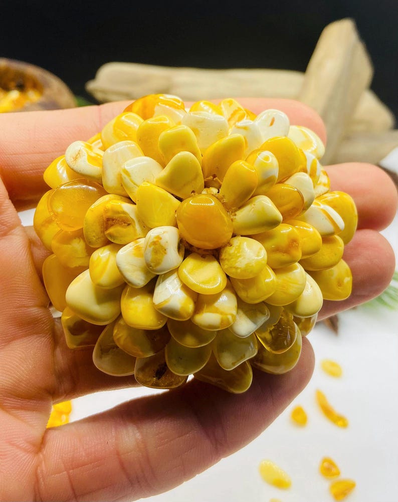 Izšūta vintāžas dzintara puķes broša, Ļoti unikāls roku darbs